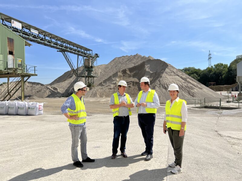 Abgeordnetenbesuchim Glück-Kieswerk