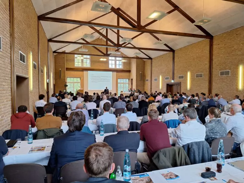 23. Fachtagung „Genehmigungsverfahren in Rohstoffbetrieben“: Aktuelle Themen, klare Analysen, offener Austausch