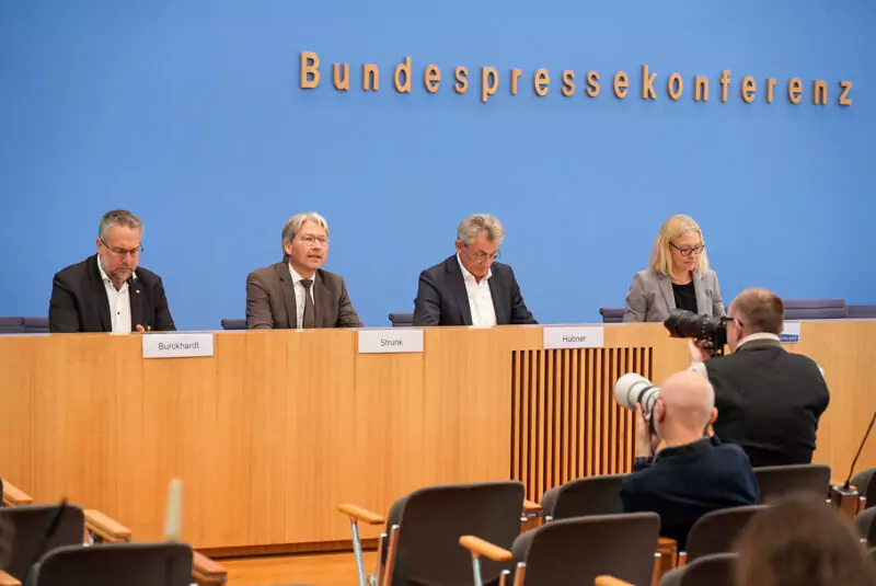 MIRO erstmals bei der Bundespressekonferenz: „Scheine ohne Steine – das darf nicht passieren“