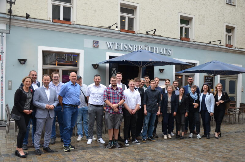 Beruflicher Meilenstein: Industriemeister feiern Abschluss in Regensburg
