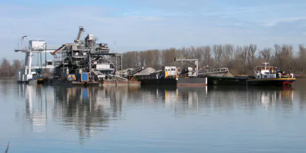 Schaffung einer strukturreichen Flachwasserzone im Auwaldbereich des Rheins als Teilrenaturierung eines Baggersees