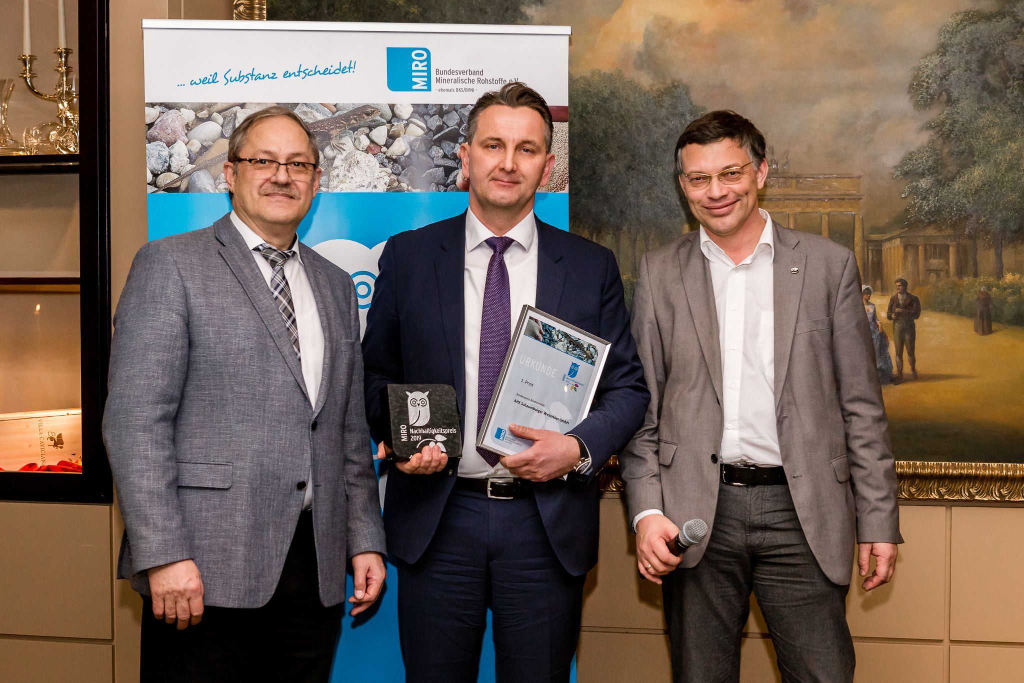 Dr. Gerd Hagenguth, Sascha Wagner von der AHE Schaumburger Weserkies GmbH und Albert Wotke.