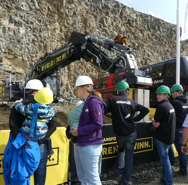 Angehende Gesteins-Fachleute auf der steinexpo