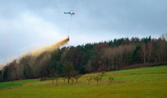 Für die Verwendung in der Forstwirtschaft wird die aufbereitete Holzasche mit Magnesiumkalk aus Dolomitgestein zu einem schüttfähigen Dünger gemischt.