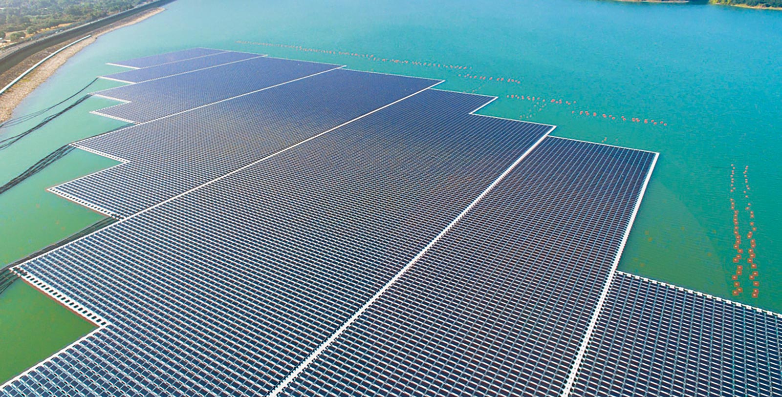 Auf dem See des Kieswerks Weeze/Hüdderath soll mit einer schwimmenden Photovoltaikanlage grüner Strom gewonnen werden.